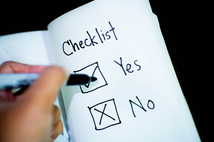 narcissist checklist to learn how to spot a narcissist with yes and no on the notebook